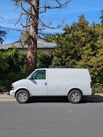2005 Chevrolet Astro - Photo 2