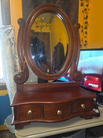 Vintage Tabletop Vanity Mirror With Three Drawers 1