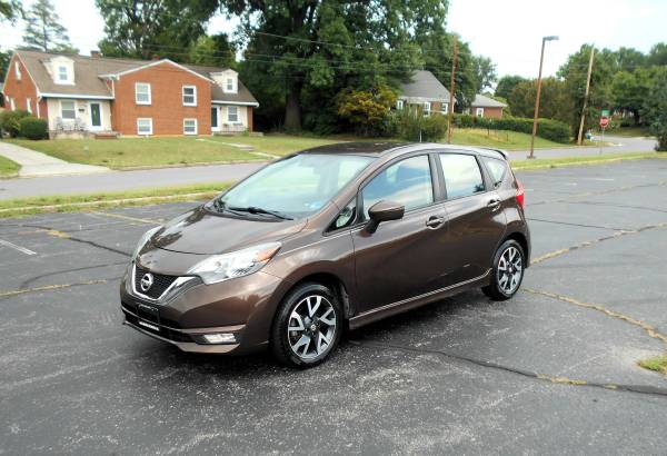 2017 Nissan Versa Note RS (39 mpg. hwy.)(clean title) 1