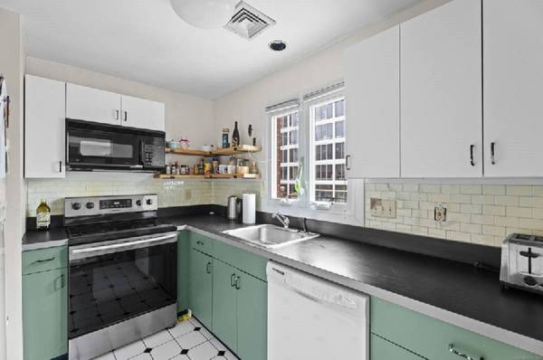 $500 / 1br - Renovated Private Room with Bath – Pet Owners Welcome 💖 (Bellevue, WA)63786803495553121