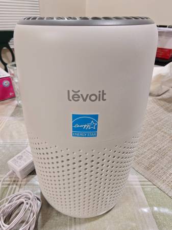 LEVOIT AIR PURIFIER 1