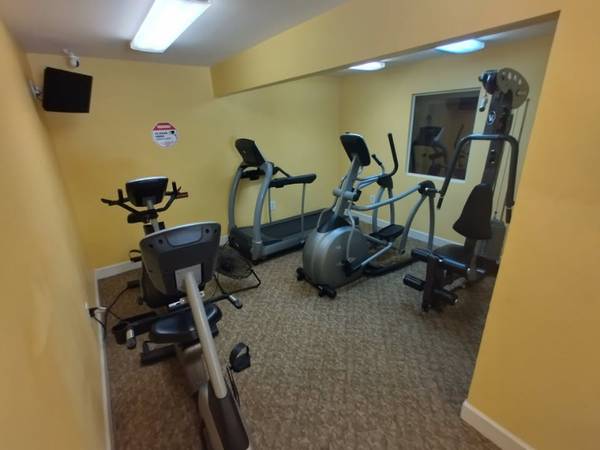 $1041.00 / 2br - 840ft2 - Charming 2 Bed, 1.5 Bath Unit in Lynchburg - $1041/mo63851970418433123