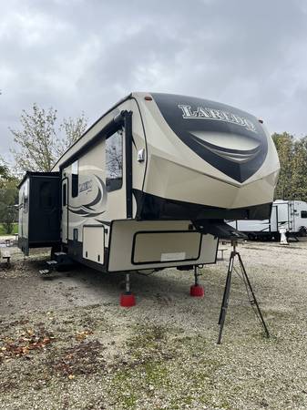 2018 Keystone Laredo 325RL fifth wheel camper 1