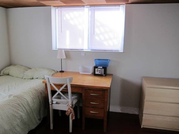 Available now oct 15-Spacious furnished bedroom * awesome location* 750.00 total 1