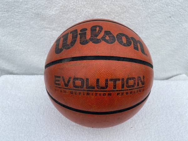 Wilson Evolution Basketball Ball Size 7 (9.5") 1