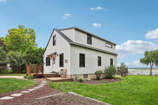 $2,150 / 3br - 1296ft2 - Charming 2 Bed Home in Muskego (Muskego)