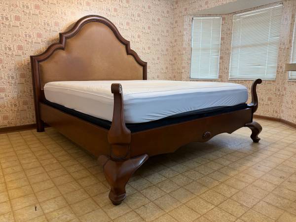 King size bed frame mattress & Boxspring French country CAN DELIVER! 1