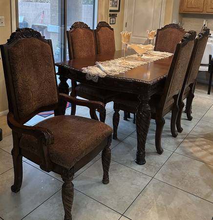 Elegant Dining Table Set 1