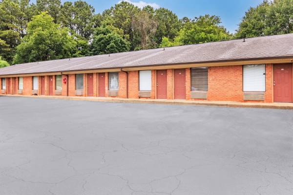 Studio 1/BA, High-speed Internet Access, All Paid Utilities 1