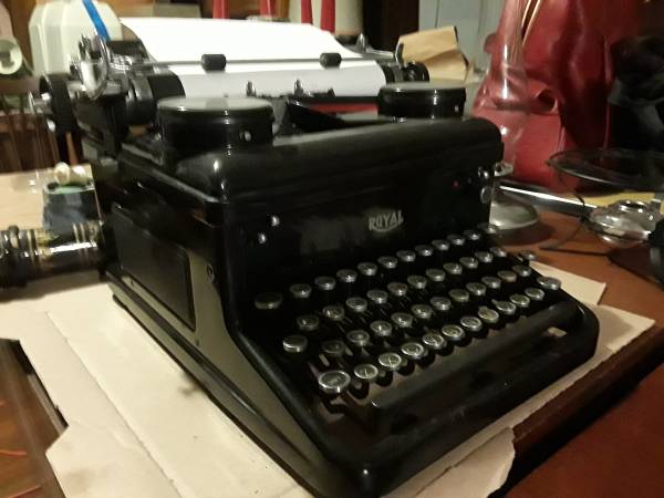 Royal typewriter 1