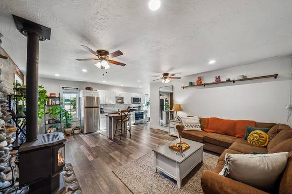$2,500 / 1br - 720ft2 - ADU de 1 habitación tranquila, vista a Rainier, cuadra/pastizal/corral redondo, carga para vehículos eléctricos (Enumclaw)63688314562307124