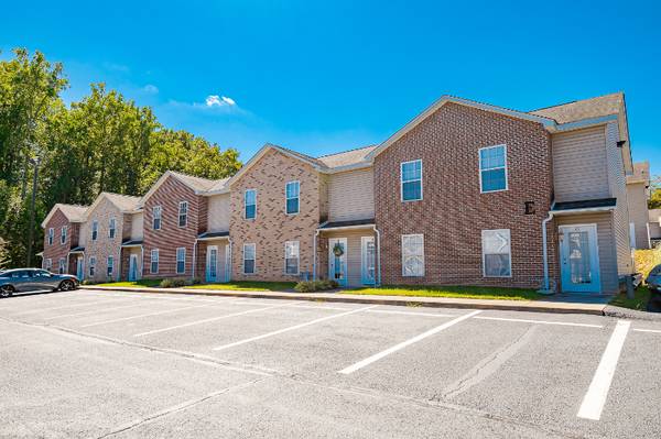 $1365.00 / 2br - 1000ft2 - Turnpike Townhome Apartments63689221195011123