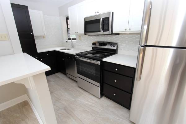 $1,799 / 2br - ✨ Shadyside 📍 Renovated 2BR/1BA at The Bentley on Fifth Ave! (Shadyside, Pittsburgh)64013533036930124