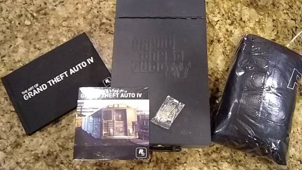 Grand Theft Auto IV 4 collectible metal bankers lock box with swag 1