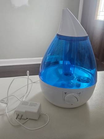 Crane Cool Mist Humidifier (Lightly Used) 1