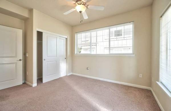 $1,667 / 2br - 760ft2 - Chimenea*, Garaje*, Patio exterior con mesas de picnic (Sherwood)63831465294081123
