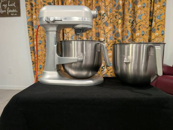 KitchenAid Commercial 8 Qt Stand Mixer - 2 Bowls & Attachments 1