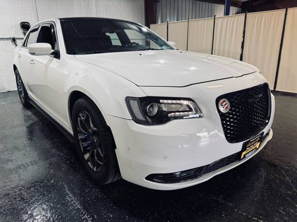 2016 Chrysler 300 S V6 AWD - $12,900 (2121 n stoughton rd madison wi 53704)63613833746563122