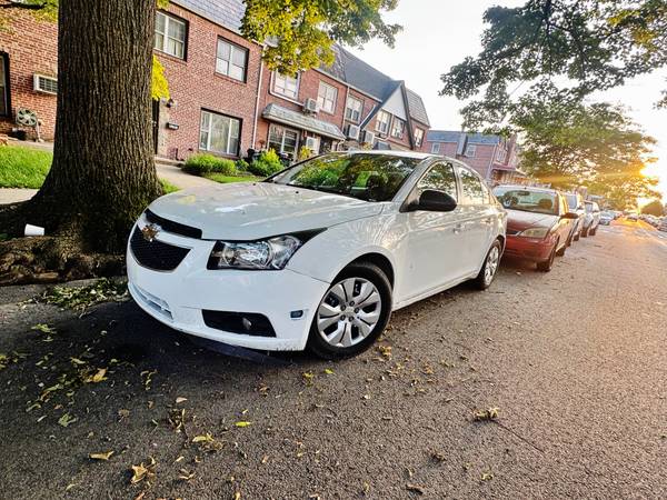 ********** 2015 Chevrolet Cruze LS 4 Cylinder ********** - $2,99963614148834433122