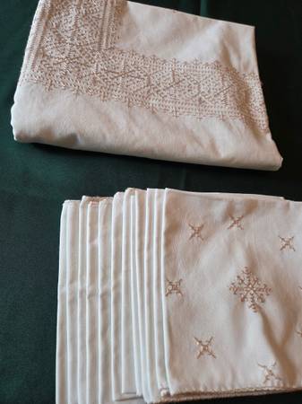 Handmade Moroccan Tablecloth and Matching Napkins 1