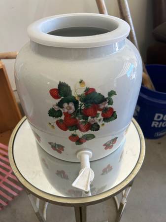 Lead free ceramic water bottle dispenser strawberry kitchen cute!!! 1