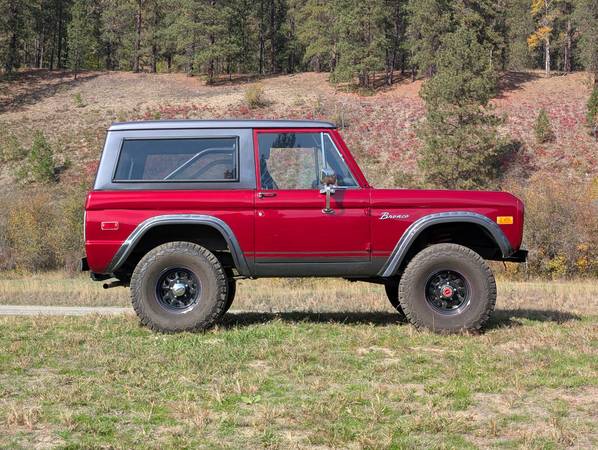 Completely restored 1972 1st Generation Ford Bronco 1