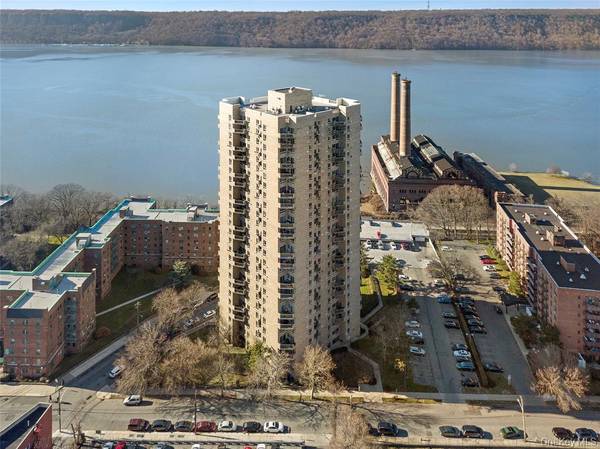 SPACIOUS 1-BEDROOM WITH BREATHTAKING HUDSON RIVER VIEWS! 1