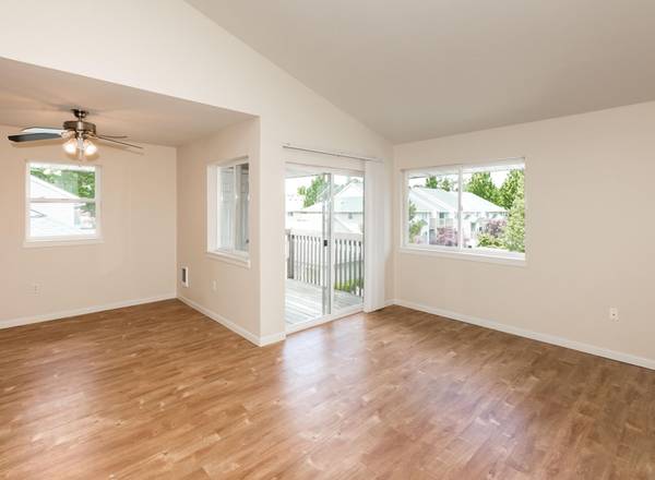 $1,995 / 3br - Near Highway 26, Linen Closets for Extra Space - See Our 3 Bed 2 Bath (Beaverton / Aloha)64039060664449122