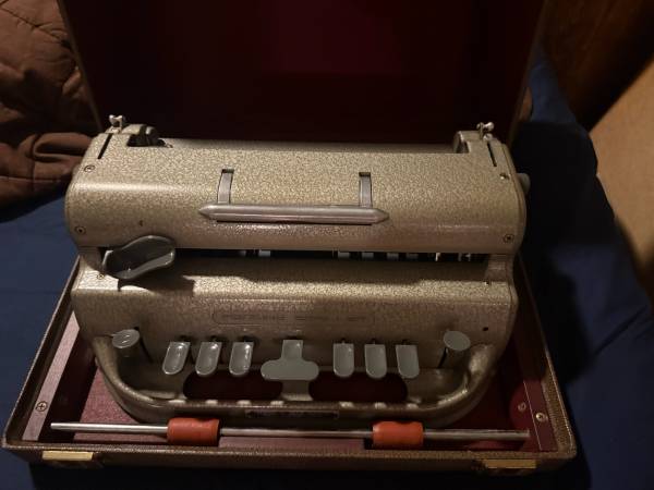 Brailler Typewriter 1