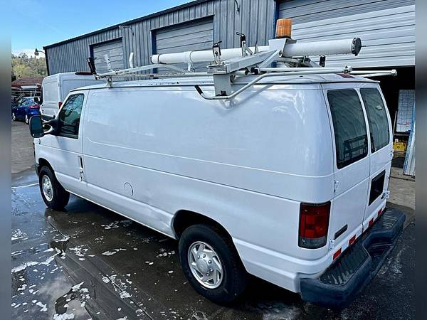 2010 Ford E-Series E-250 - Photo 8