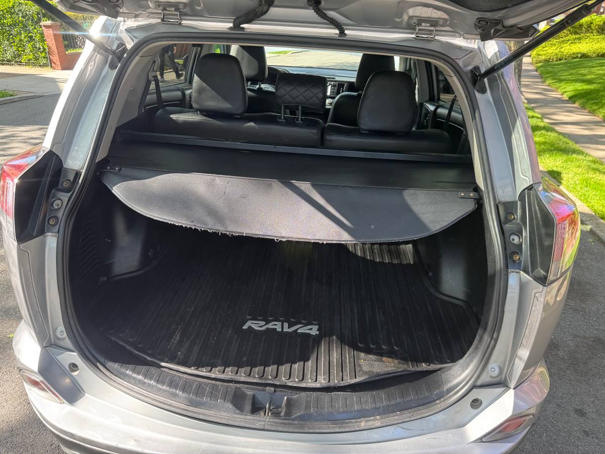 2017 Toyota RAV4 XLE 1 owner!!!