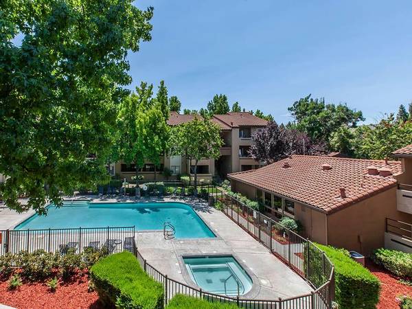 $2,663 / 1br - 720ft2 - Vaulted Ceilings, Covered Parking, Playground, Corporate Housing (san jose east)63928541566978123