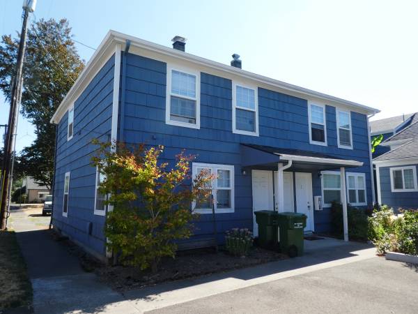 Ground Level Apartment in the Heart of Newberg 1