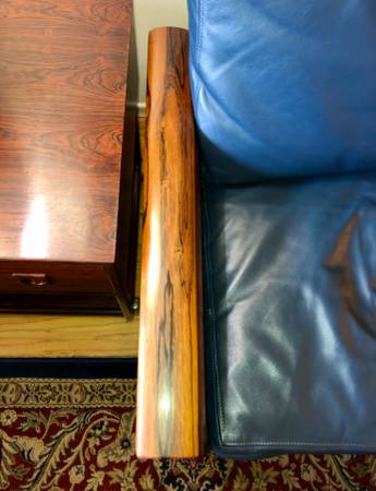 Sofá de cuero azul y palo rosa de mediados de siglo 88" - $4,200 (palo alto)63471477315715124