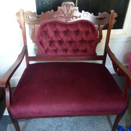 Antique  Settee  Love  Seat -- Great condition -- 100.00 B/O 1