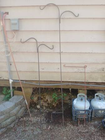 3 Shepherd Hook Pole 1