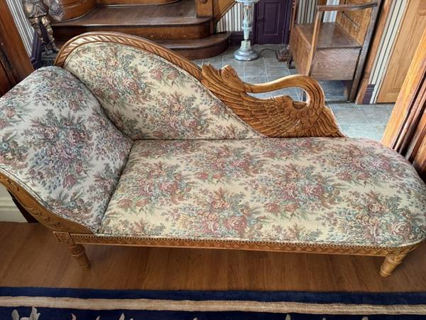 swan fainting couch 1