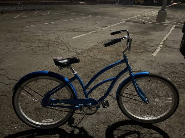 HYPER 26' WOMENS CRUISER 1