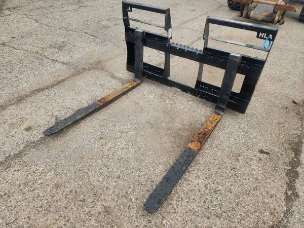 New walk thru pallet forks with skid steer quick attach 1