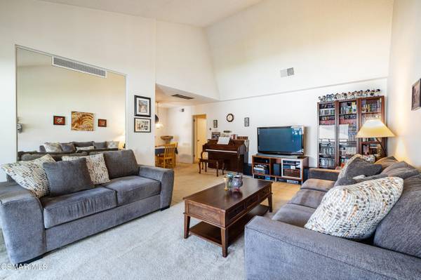 $2,550 / 1br - 910ft2 - Beautifully remodeled West Park condo in the heart of Westlake Village (Westlake Village, CA)63800279954689123