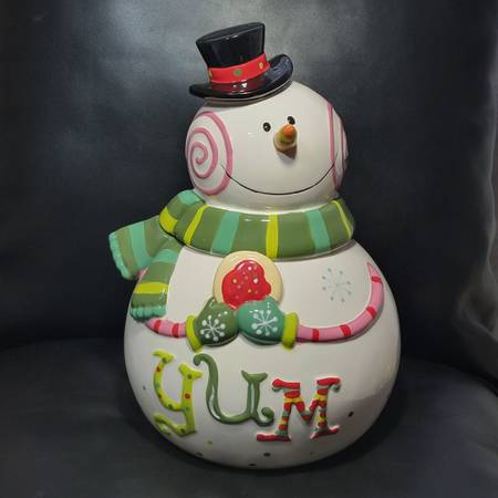 Lori Siebert Festive Ceramic Snowman Cookie Jar - A Sweet Twist Oneida Rare Find 1