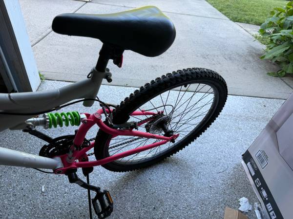 Avigo Girls Mountain Bike – Full Suspension – 26” Wheels – Pink & Gray 1
