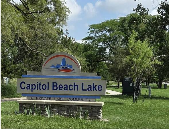 Room for rent in Townhouse* Available January 1st 1