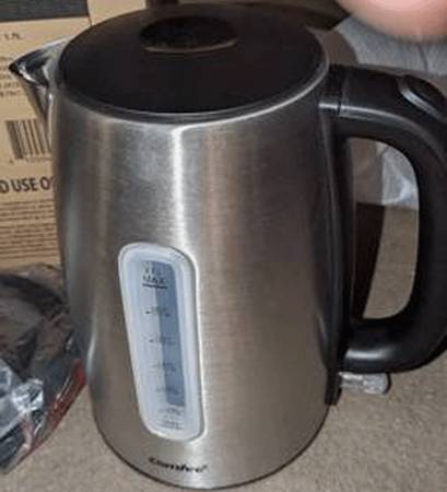 Comfee 1.7 liter electric hot water kettle 1
