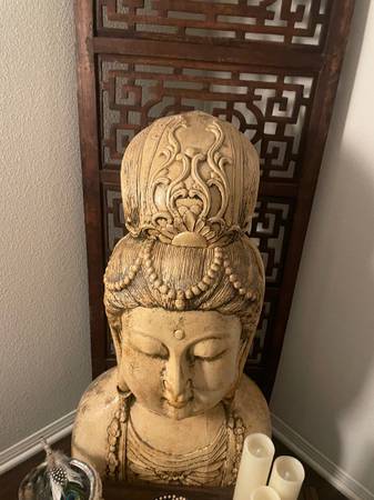 Large statue bust Quan Yin 1