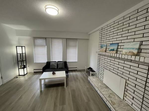 Spacious 2 bed 1 bath ground floor unit in renfrew 1