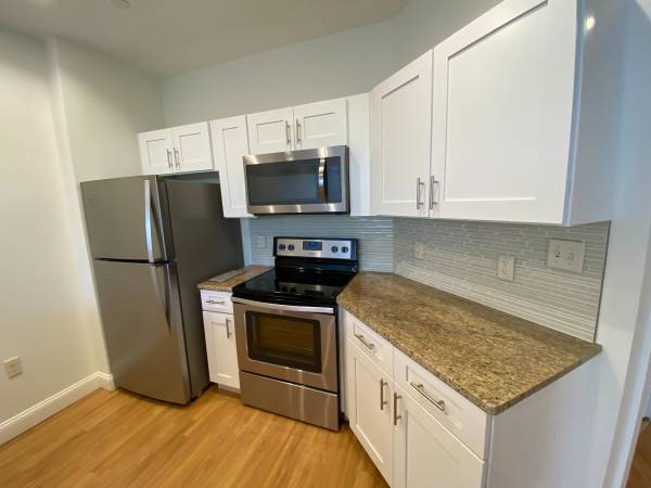 $2,250 / 2br - 981ft2 - 2 MONTHS FREE! Large, Luxurious 2 Bed / 2 Bath apt w/ Elm Street views (Manchester)63931659840899124