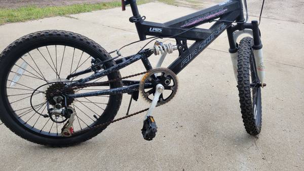 Air zone aftershock 20 inch boys bike 1