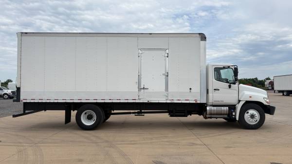 2018 Hino 268A 24' Non-CDL - Photo 6