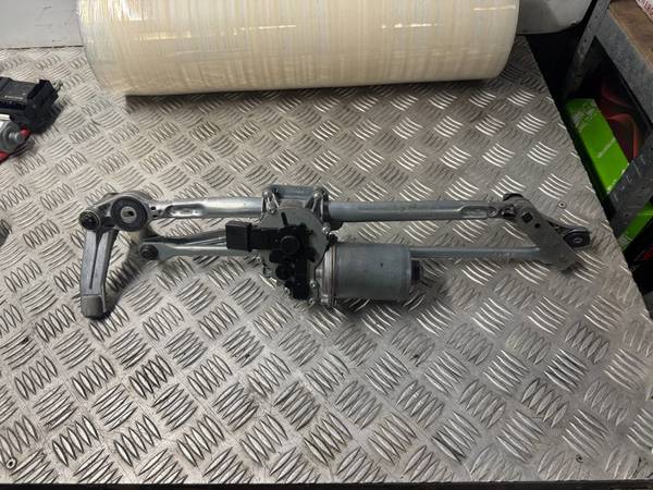 2000-2006 BMW X5 WINDSHIELD WIPER TRANSMISSION LINKAGE W/ MOTOR FOR SA 1